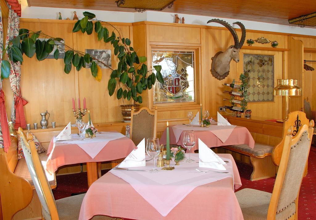 Hotel Schwarzer Adler Петной ам Арлберг Екстериор снимка