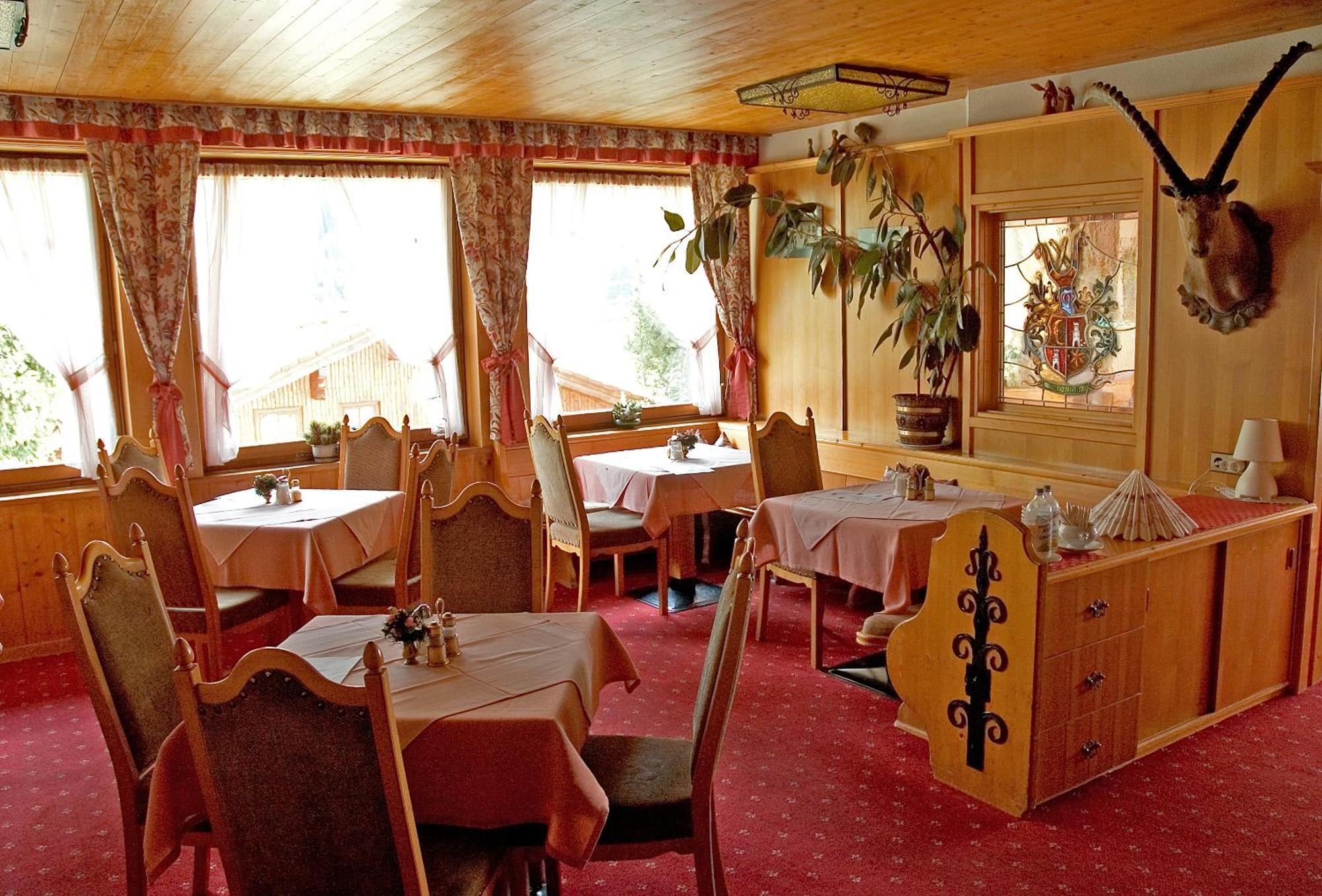 Hotel Schwarzer Adler Петной ам Арлберг Екстериор снимка