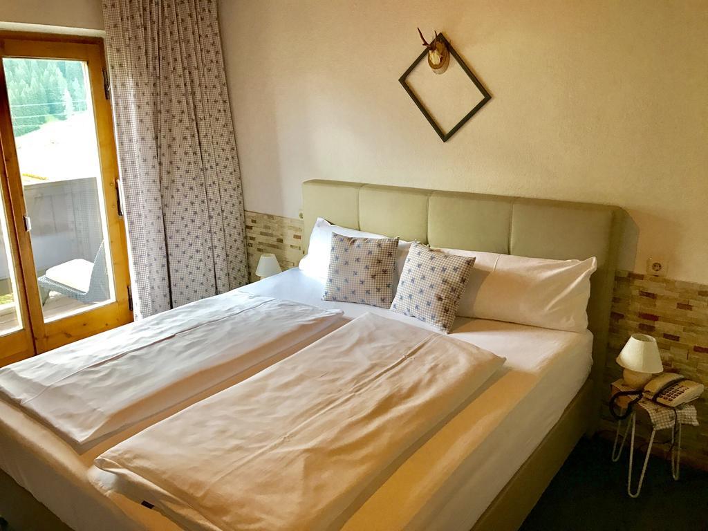 Hotel Schwarzer Adler Петной ам Арлберг Екстериор снимка